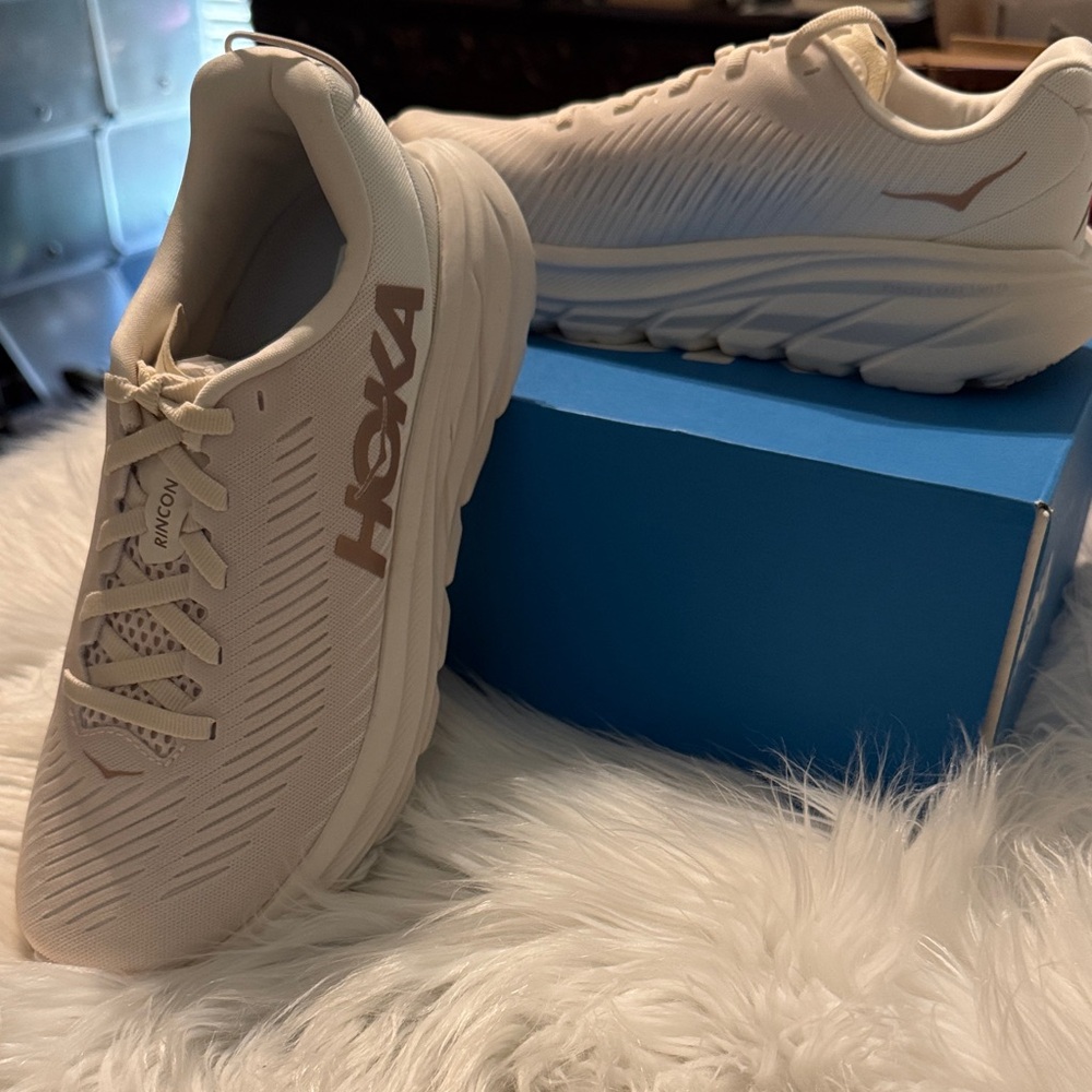 Women’s Hoka Rincon 3 Cream Athletic Sneakers Tennis 6B